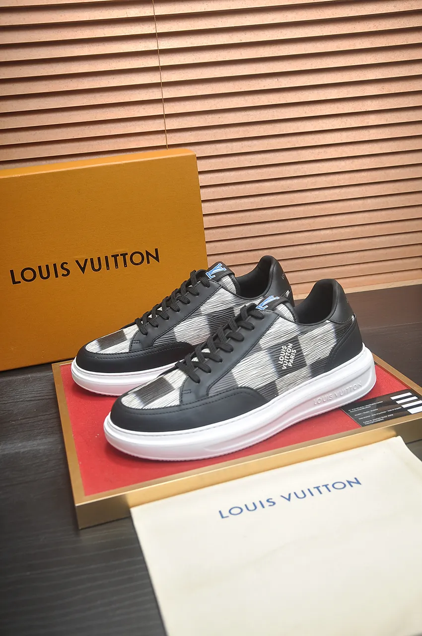 Men's men's shoes 💰640💶Original development, quality shipping, welcome to compare - LV sneaker series sports shoes introduce the loose silhouette of the ready-to-wear series into the spring and summer men's wear shows and make an eye-catching appearance. The cow leather upper is combined with rough fabric laces, and colorful beading highlights the brand's classic elements. LV letters mark the tongue and Monogram floral outsole. Mixed materials Made of top-grain cowhide, thick shoelace design, large Monogram print on the side, mesh lining and cotton feet, the comfort is as extreme as ever, premium heritage, quality first, worth owning! Size: Men’s 38-45 (45 is custom-made and cannot be returned or exchanged)